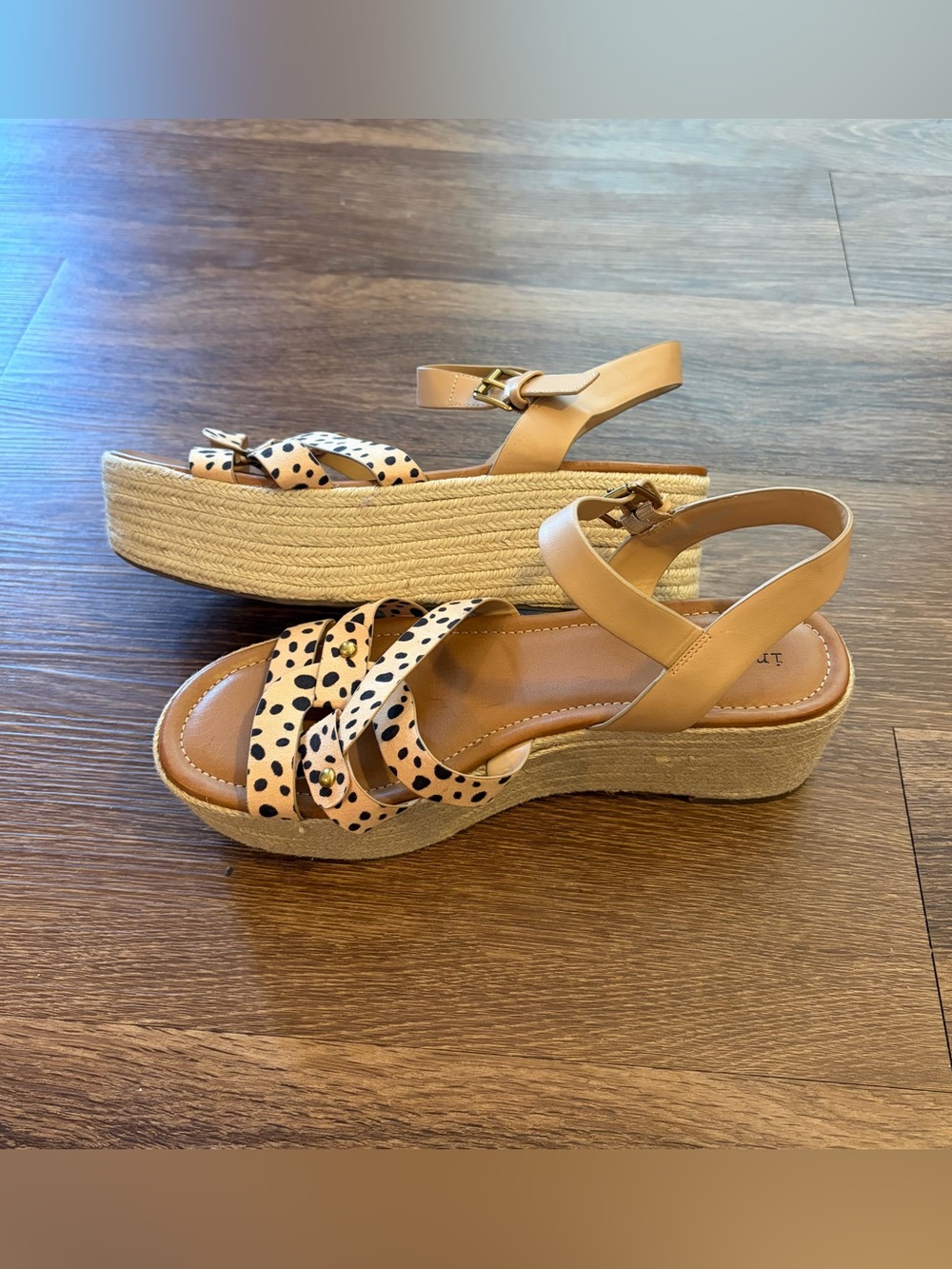 Indigo rd.-Womens Tan  Platform Sandals 
Size 8.5